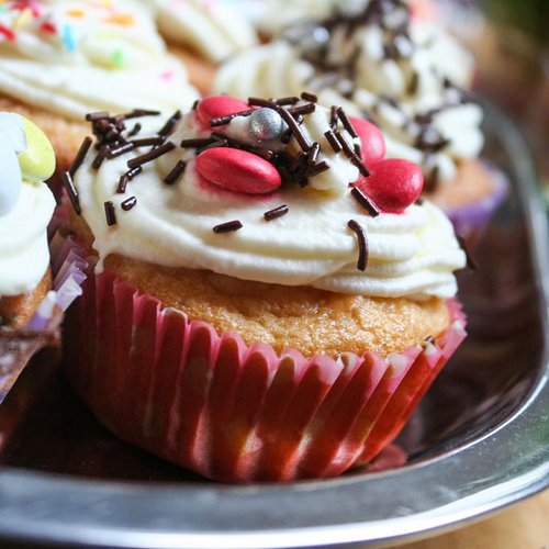 Lustige Kinder-Cupcakes mit Butter-Frosting