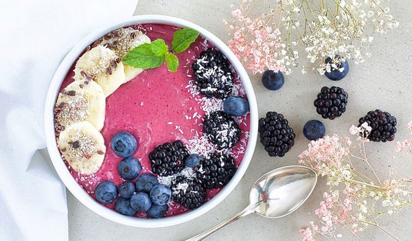 Regulatpro® Hyaluron Smoothie Bowl mit Himbeeren