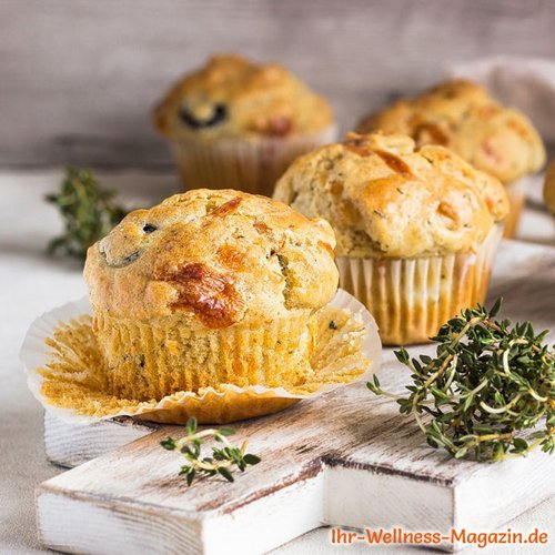 Protein-Muffins mit Käse und Oliven