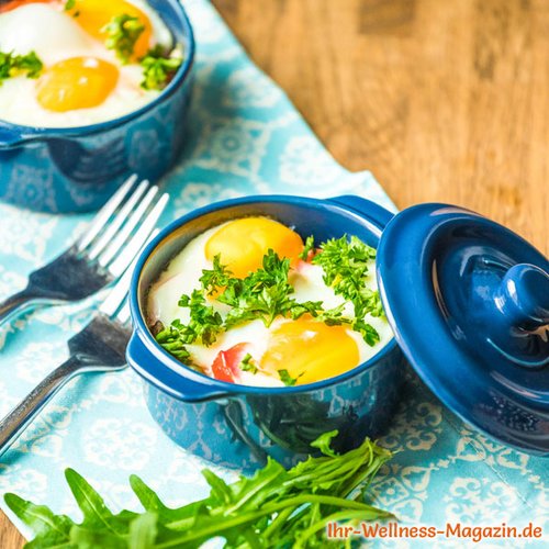 Low Carb gebackene Eier auf Tomate