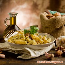 Low-Carb-Pasta mit Walnuss-Knoblauch-Pesto