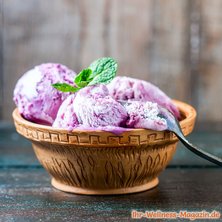 Low Carb Frozen Yogurt mit Blaubeeren