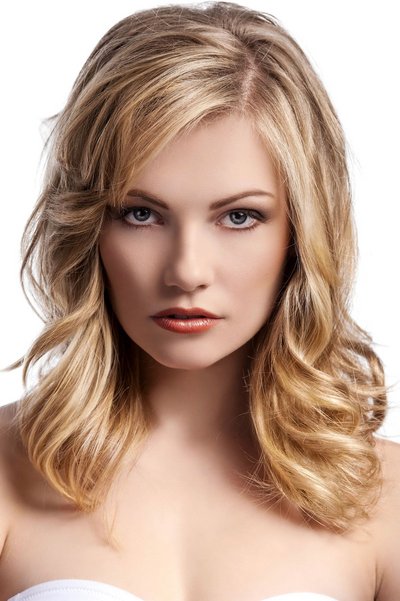 Stufenschnitt für mittellange blonde Haare