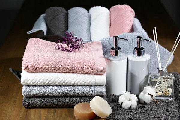 So setzen Sie mit Handtüchern stilvolle Akzente im Badezimmer