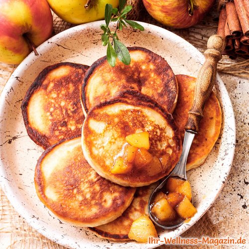 Low Carb Zimt-Pancakes mit Apfelkompott