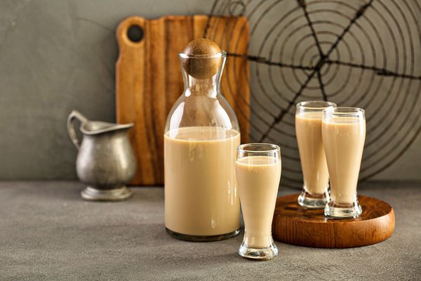 Likör selber machen - sahnige und fruchtige Likör-Rezepte