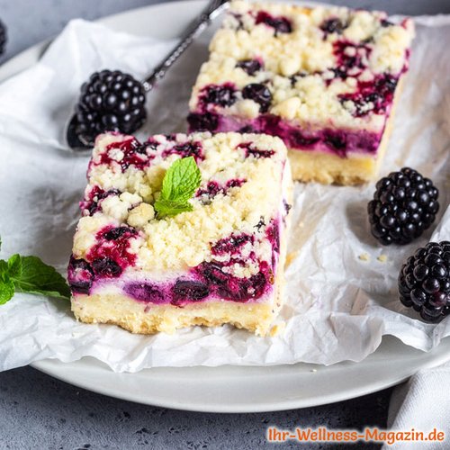 Low Carb Vanille-Brombeer-Streuselkuchen