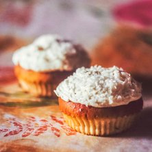 Low Carb Apfel-Cupcakes mit Zitronen-Frosting