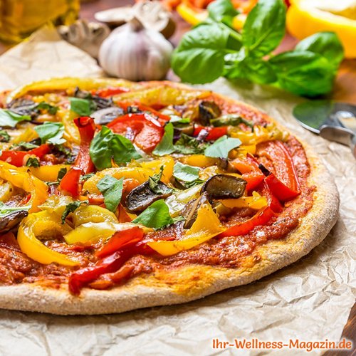 Vegetarische Low-Carb-Pizza mit Paprika