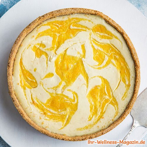 Low-Carb-Käsekuchen mit Mango Swirl