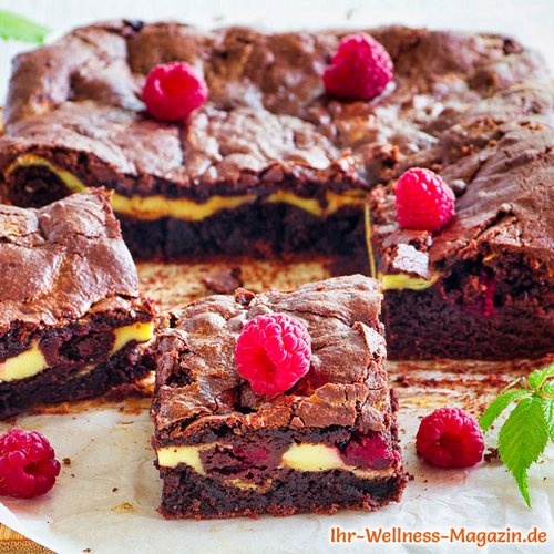 Low Carb Kokos-Brownies mit Himbeeren