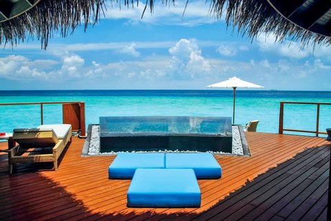 Malediven Insel Halaveli im Nord Ari Atoll: Malediven Urlaub mit Palmen, Strand und Meer