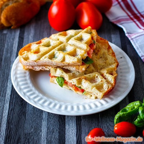 Low Carb Caprese-Waffel-Sandwich