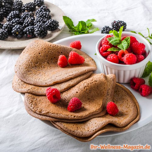 Einfache Low Carb Schoko-Pancakes mit Beeren