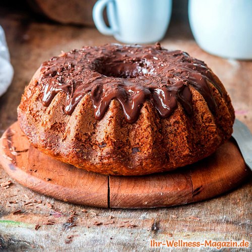 Low Carb Schoko-Gugelhupf mit Glasur