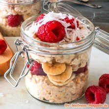 Low Carb Overnight-Oats mit Kokos und Früchten