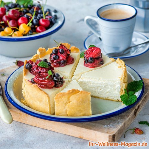 Low Carb Vanille-Quarkkuchen mit Frucht-Topping