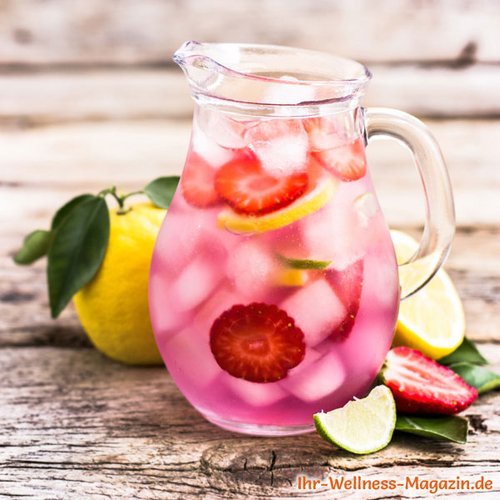 Zitronen-Erdbeer-Limonade mit Limetten