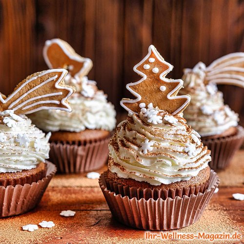 Low Carb Lebkuchen-Cupcakes mit Zimtsahne