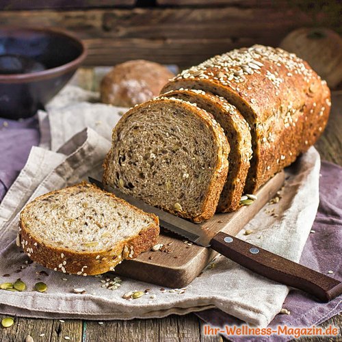 Eiweißbrot mit Kürbiskernen und Sesam