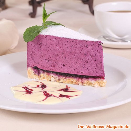 Leichte Low Carb Blaubeer-Joghurt-Torte