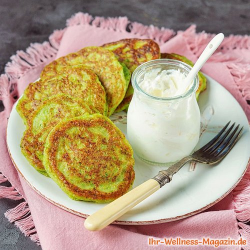 Low Carb Spinat-Pfannkuchen mit Sauerrahm