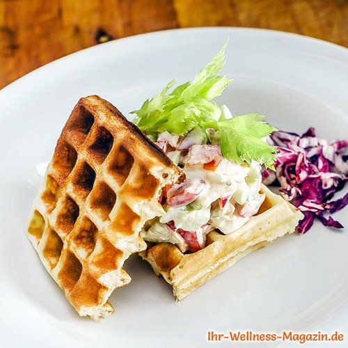 Low Carb Protein-Waffeln mit Salat