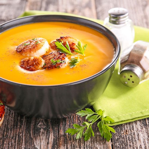 Low Carb Kürbis-Kokos-Suppe mit Jakobsmuscheln - gesundes, einfaches Rezept