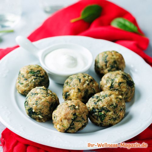 Käse-Spinat-Bällchen mit Dip