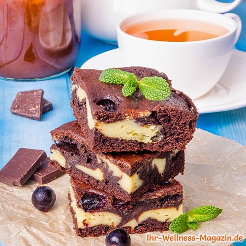 Low Carb Cheesecake-Brownies mit Beeren