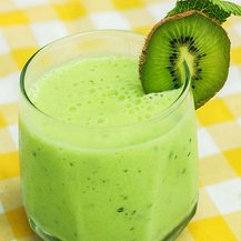 Buttermilch-Shake mit Kiwi