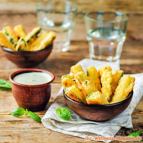 Low Carb Zucchini-Pommes mit Quark-Dip