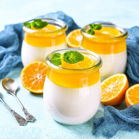 Leichte Low Carb Panna Cotta mit Orangengelee