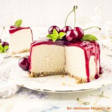 Leichte Low Carb Joghurt-Quark-Torte mit Kirsch-Topping