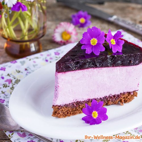 Leichte Low Carb Blaubeer-Joghurt-Kühlschranktorte