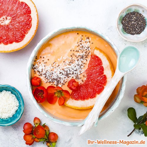 Low Carb Grapefruit-Smoothie-Bowl mit Chia