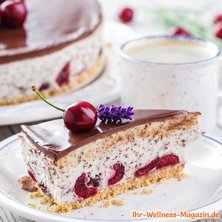 Leichter Low Carb Stracciatella-Kuchen mit Kirschen