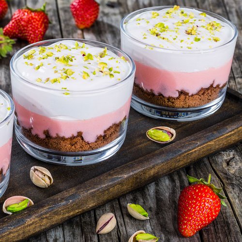 Low Carb Erdbeer-Mousse-Kuchen im Glas