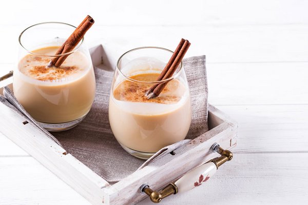 Ausgefallene Liköre selber machen – leckere Rezepte