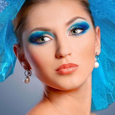 Grüne Augen schminken: Schönes blaues Augen-Make-up