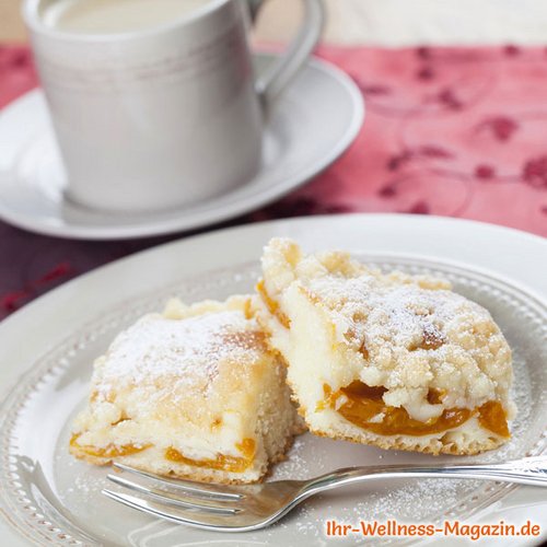 Low Carb Aprikosen-Streuselkuchen mit Quark