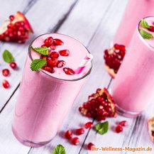 Cremiger Quark-Eiweißshake mit Granatapfel