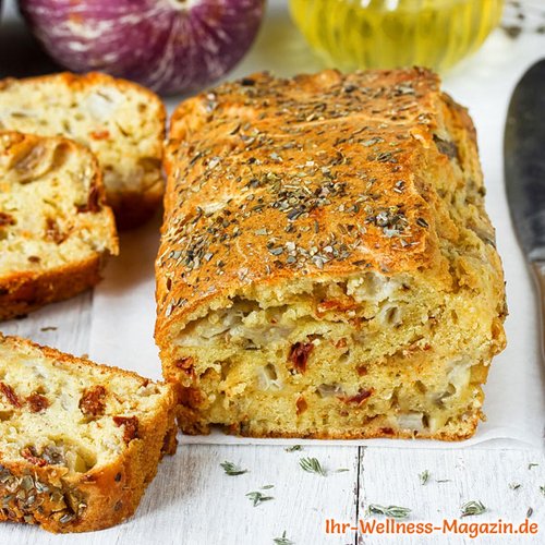 Eiweißbrot mit Auberginen und Zwiebeln