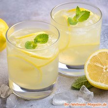 Zitronen-Cocktail mit Minze