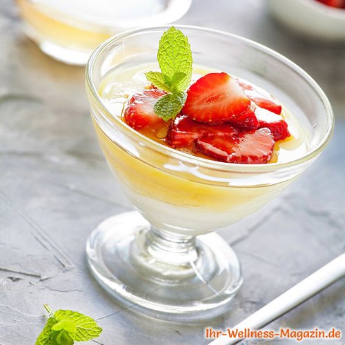 Vanille-Zitrone-Eiweiß-Dessert mit Erdbeeren