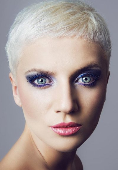 Blaue Augen schminken - Smokey Eyes