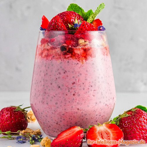 Chia-Quark-Dessert mit Erdbeeren