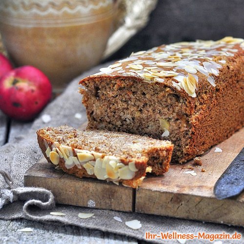 Low-Carb-Apfelkuchen mit Nüssen und Mandelblättchen