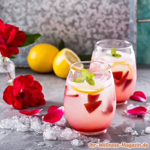 Erdbeer-Zitronen-Limonade mit Rosenwasser