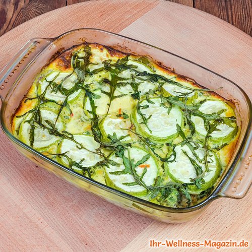 Low-Carb-Zucchiniauflauf mit Rucola